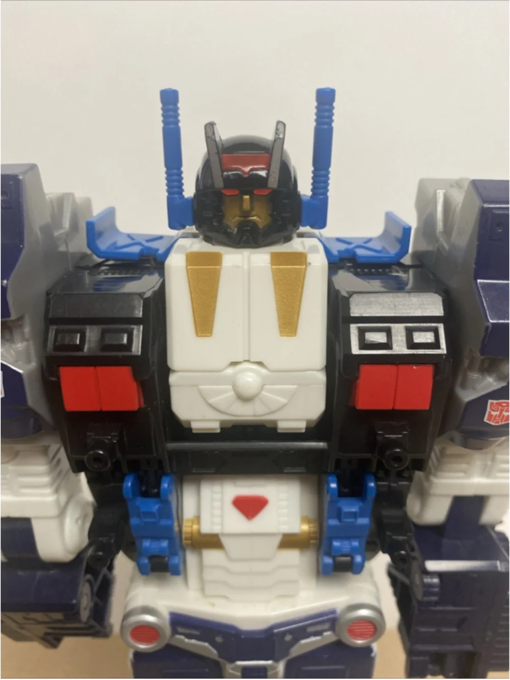 Hasbro Transformers Cybertron Leader Class Metroplex Action Figure